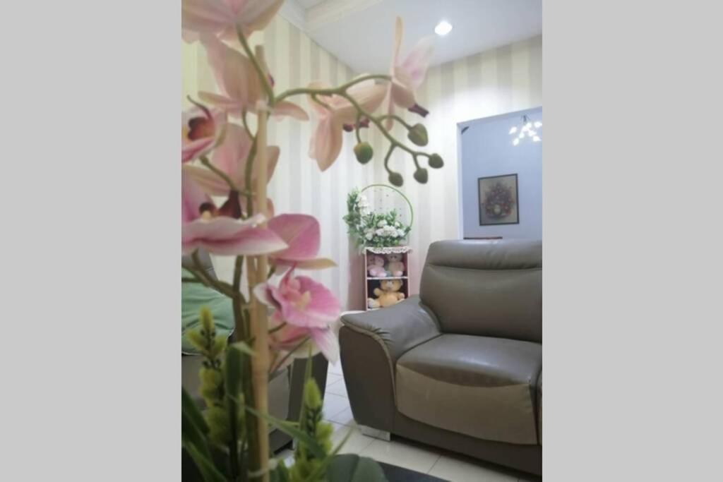 Orked Aeridina Homestay Puchong Extérieur photo